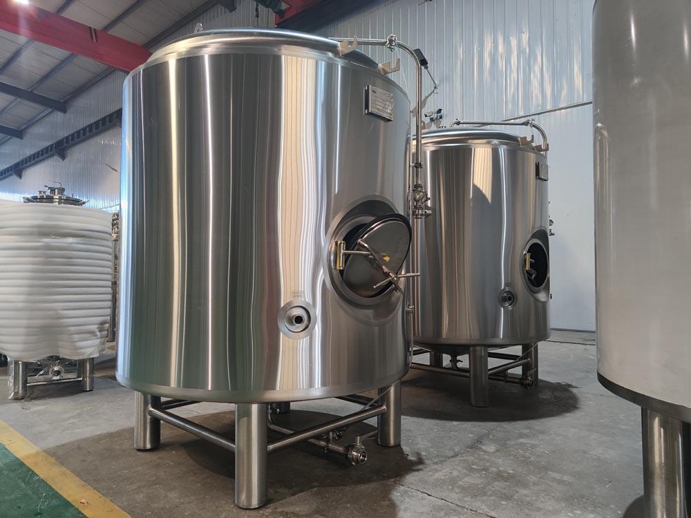 <b>18HL Double wall bright beer tank</b>